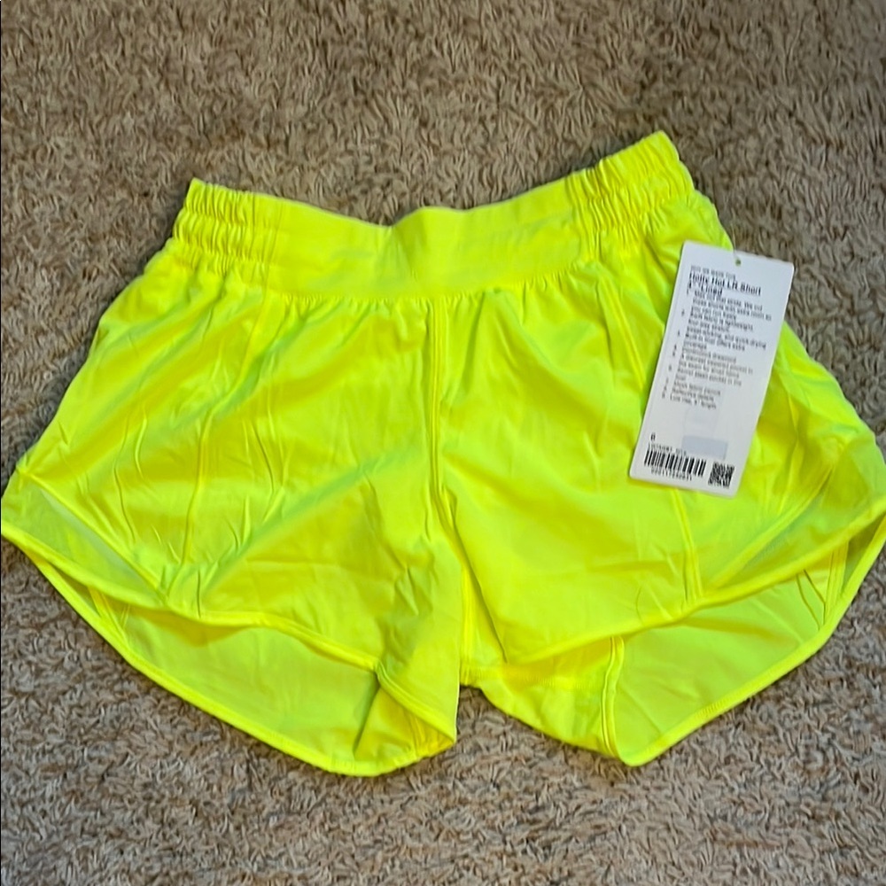 Brand New: Size 6 Hotty Hot LR Short 4” Lined- Lululemon Shorts